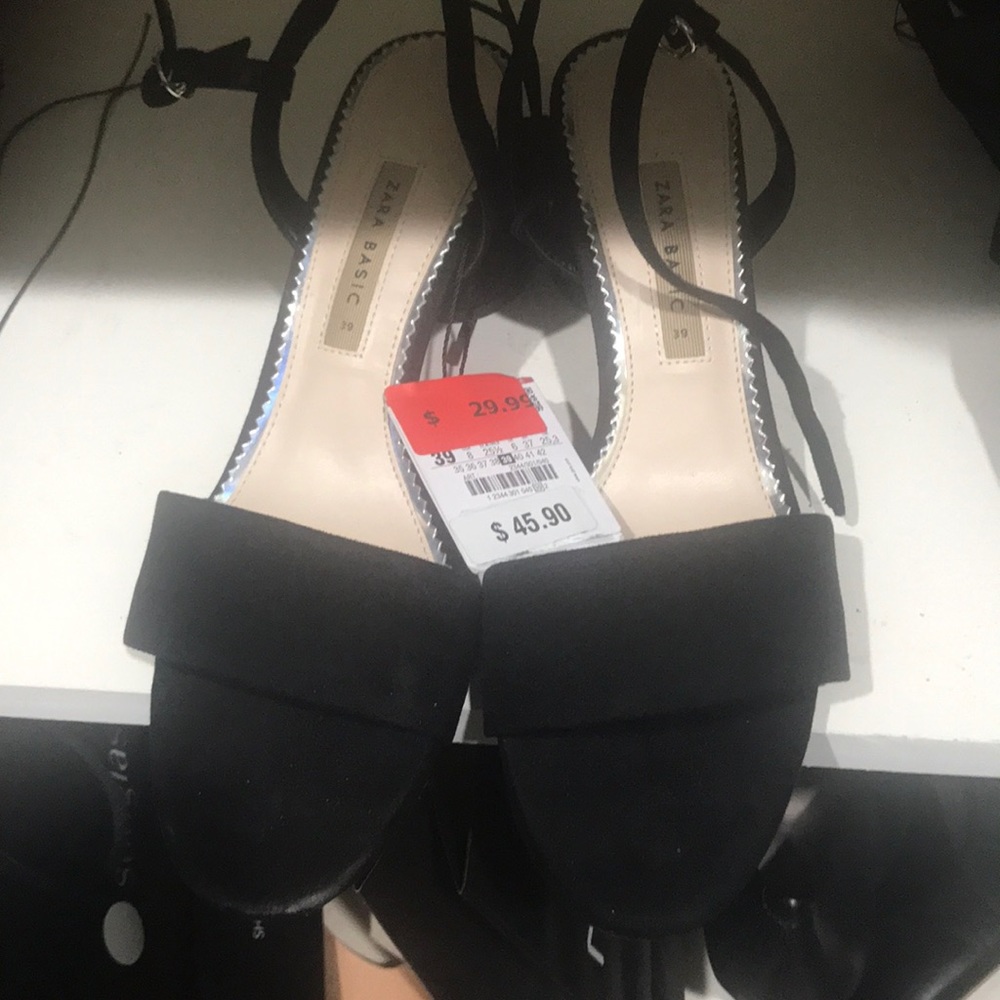 Zara Strappy Low Heels. Black size 8